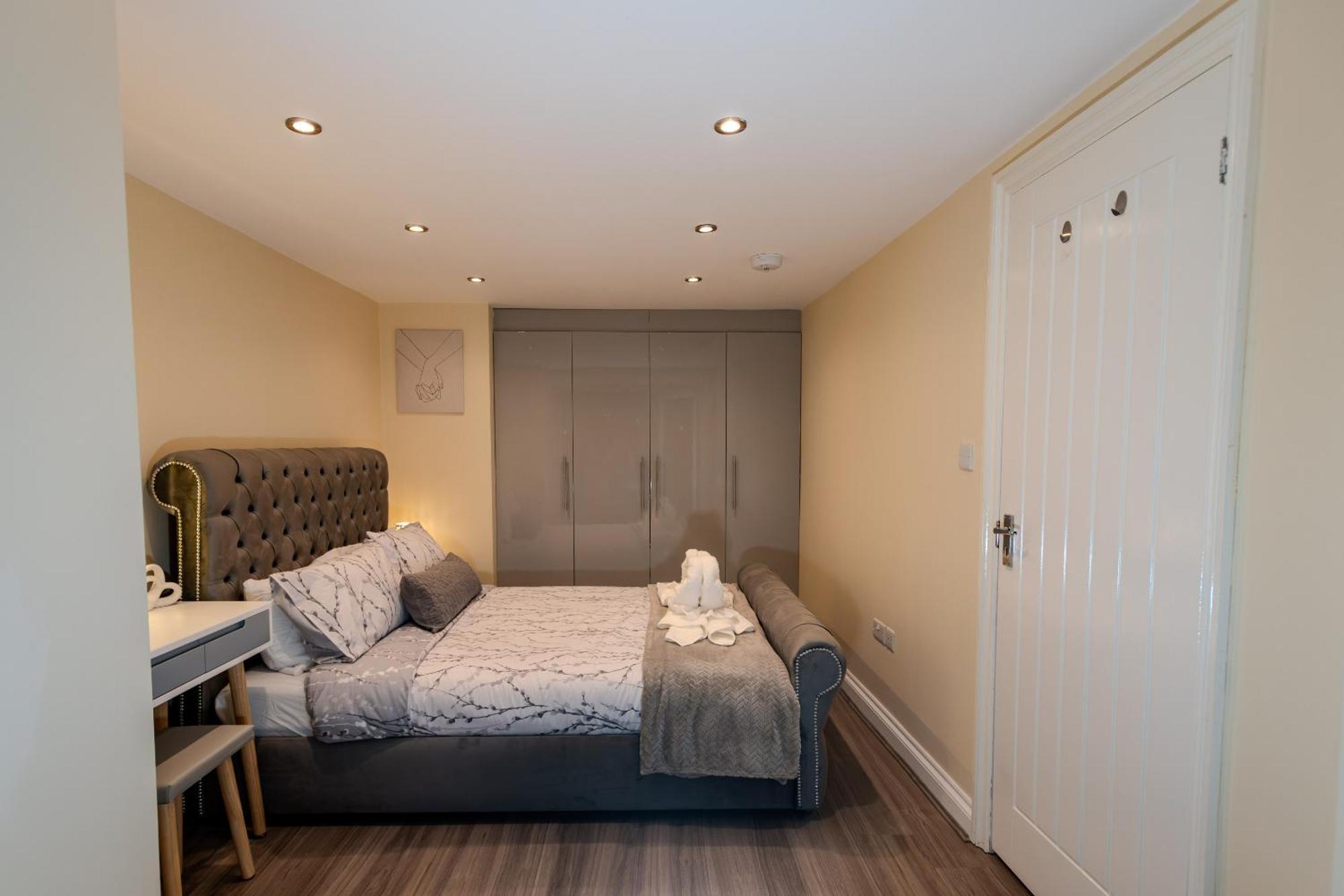 Cosy 1 Bedroom Basement Apartment With Private Patio Area London Kültér fotó